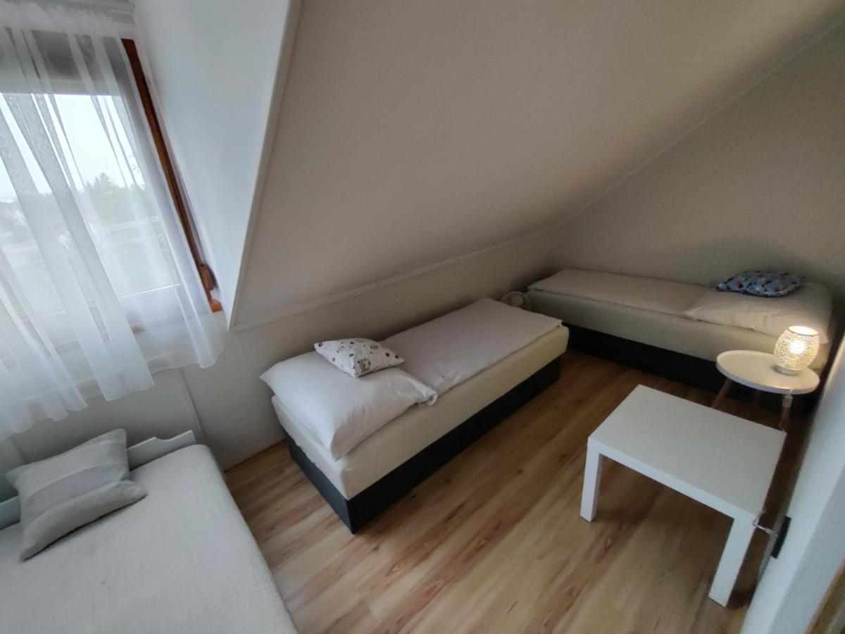 פוניארצוושהג' Bertalan Apartman מראה חיצוני תמונה