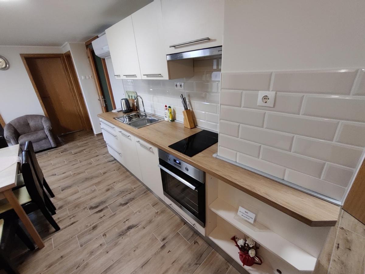 פוניארצוושהג' Bertalan Apartman מראה חיצוני תמונה