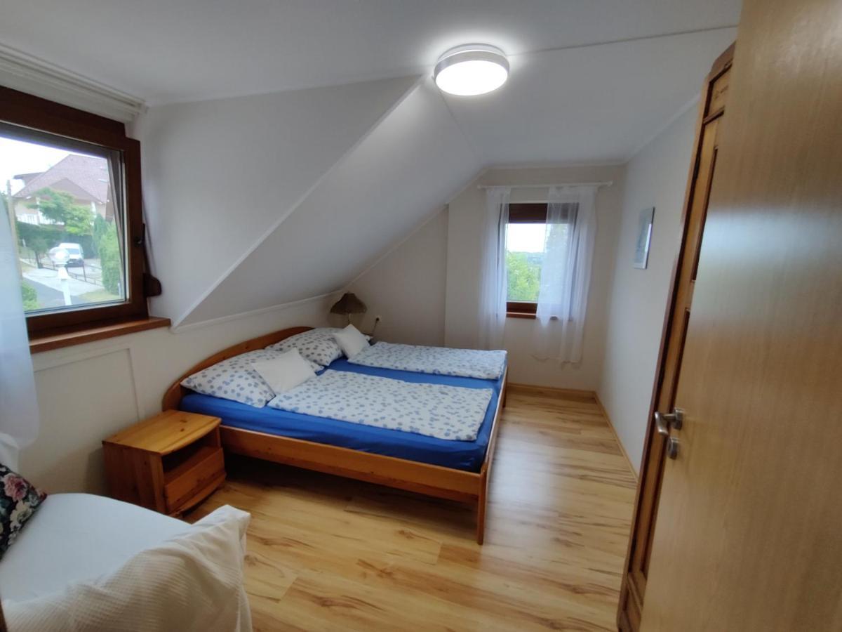 פוניארצוושהג' Bertalan Apartman מראה חיצוני תמונה