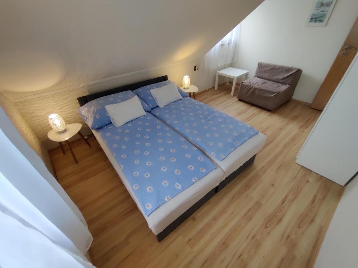 פוניארצוושהג' Bertalan Apartman מראה חיצוני תמונה