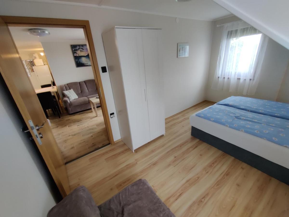 פוניארצוושהג' Bertalan Apartman מראה חיצוני תמונה