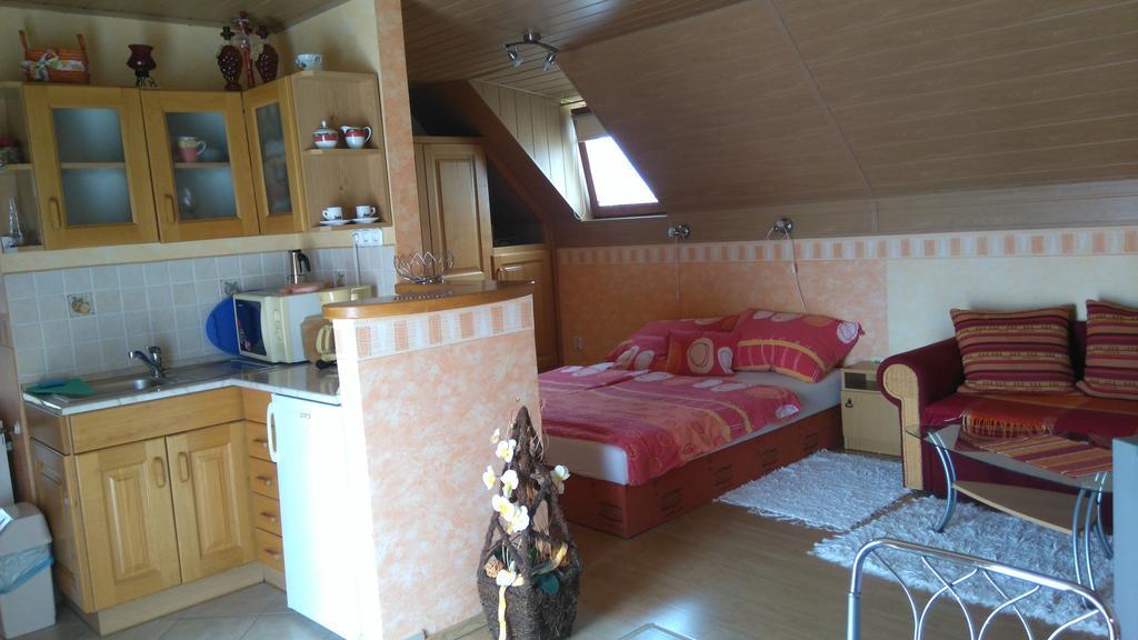 פוניארצוושהג' Bertalan Apartman מראה חיצוני תמונה